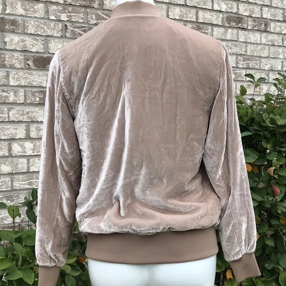 🍄 Madewell Luxe Velvet Bomber Jacket