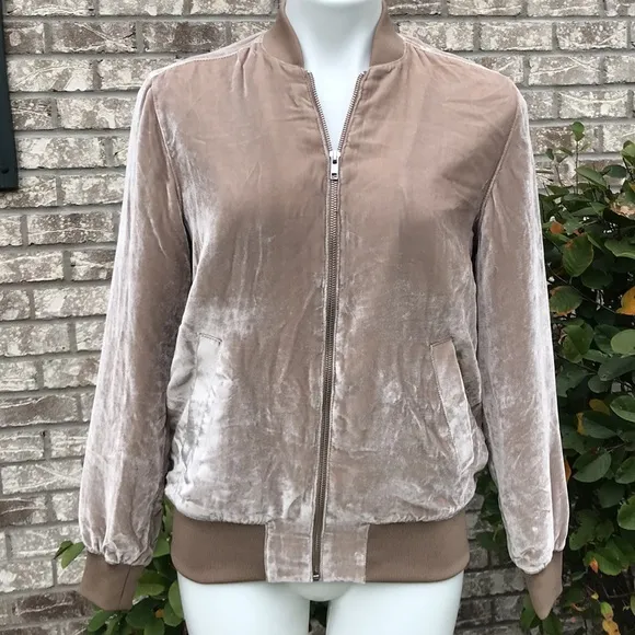 🍄 Madewell Luxe Velvet Bomber Jacket
