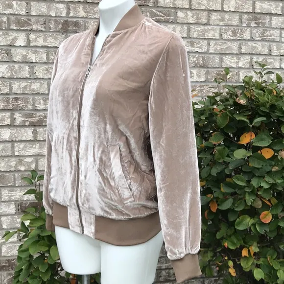 🍄 Madewell Luxe Velvet Bomber Jacket