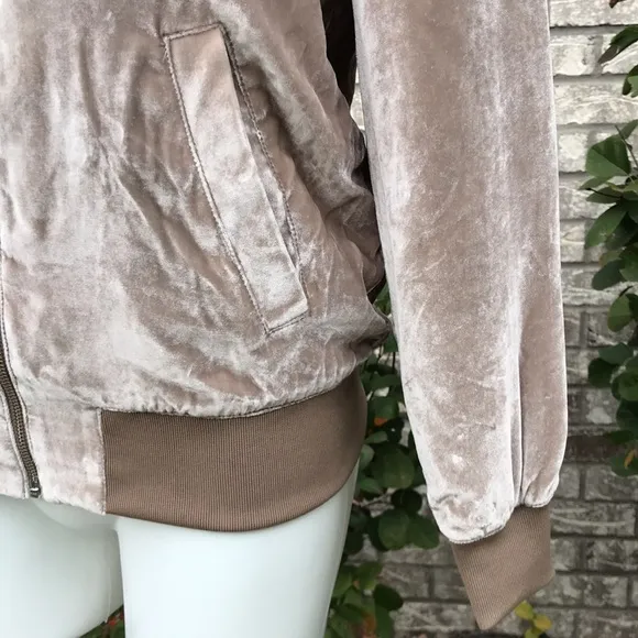 🍄 Madewell Luxe Velvet Bomber Jacket
