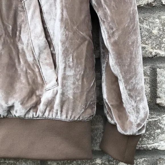 🍄 Madewell Luxe Velvet Bomber Jacket