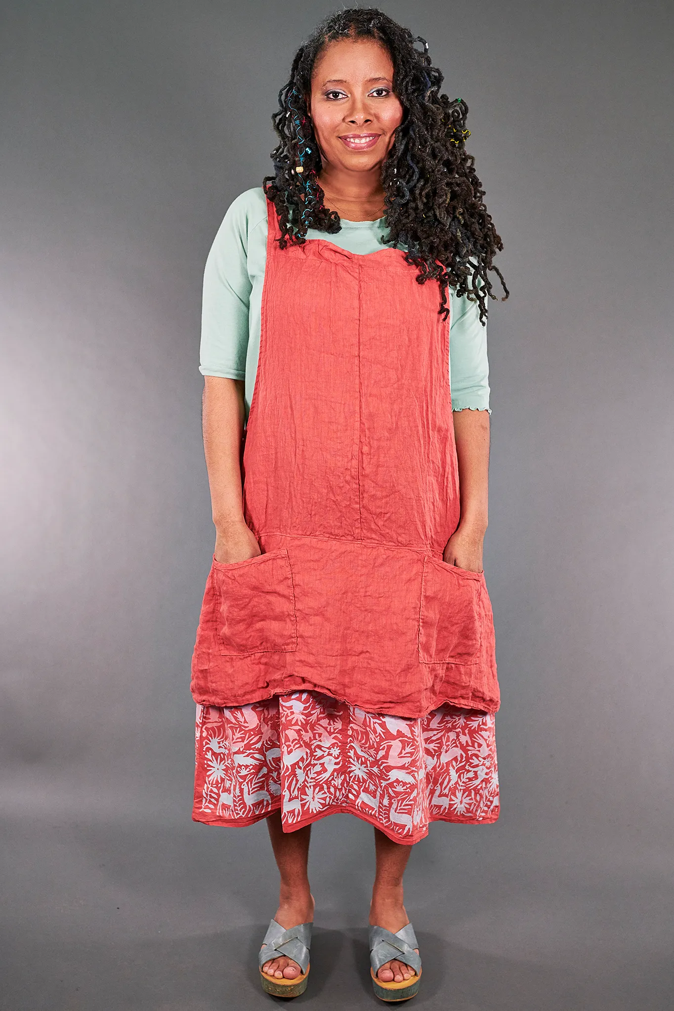 6209 Artist Apron Corallium-P
