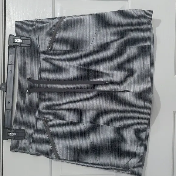 Athleta Gray Metro Stripped Zip Pockets Skort Size Small