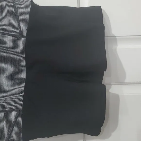 Athleta Gray Metro Stripped Zip Pockets Skort Size Small