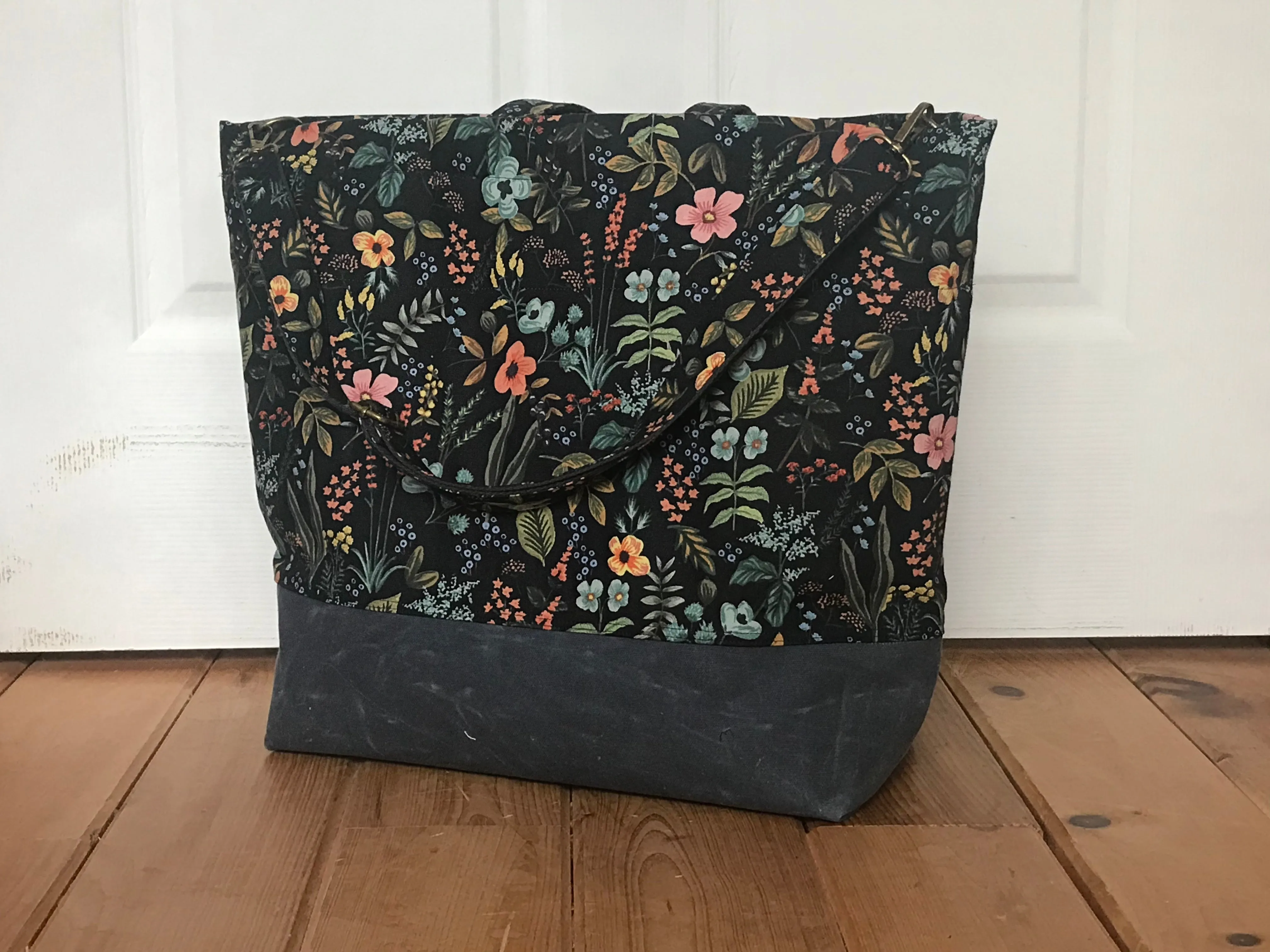 Big Traveller Tote Bag Shale Waxed Canvas & Rifle Paper Co Linen