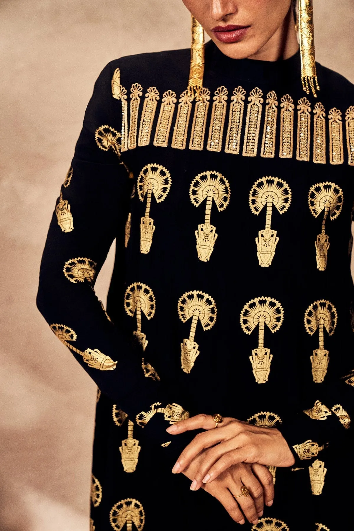 Black Traveler'S Palm Tunic Set