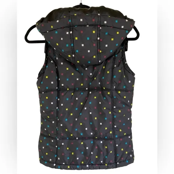 Burton-XS dry ride full zip hooded puffer vest. 2pockets Black/multi color. EUC!