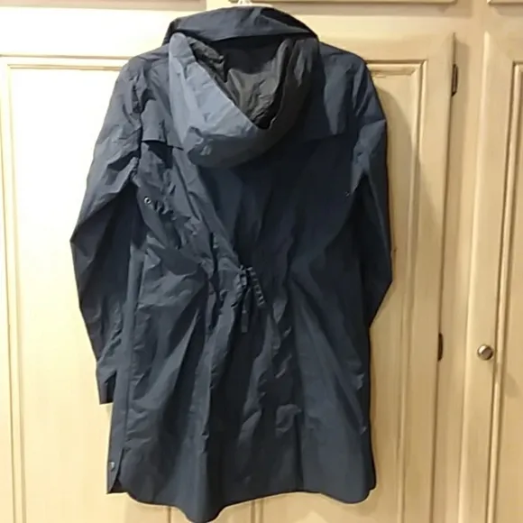 Cole Haan Navy blue small rain jacket with hood