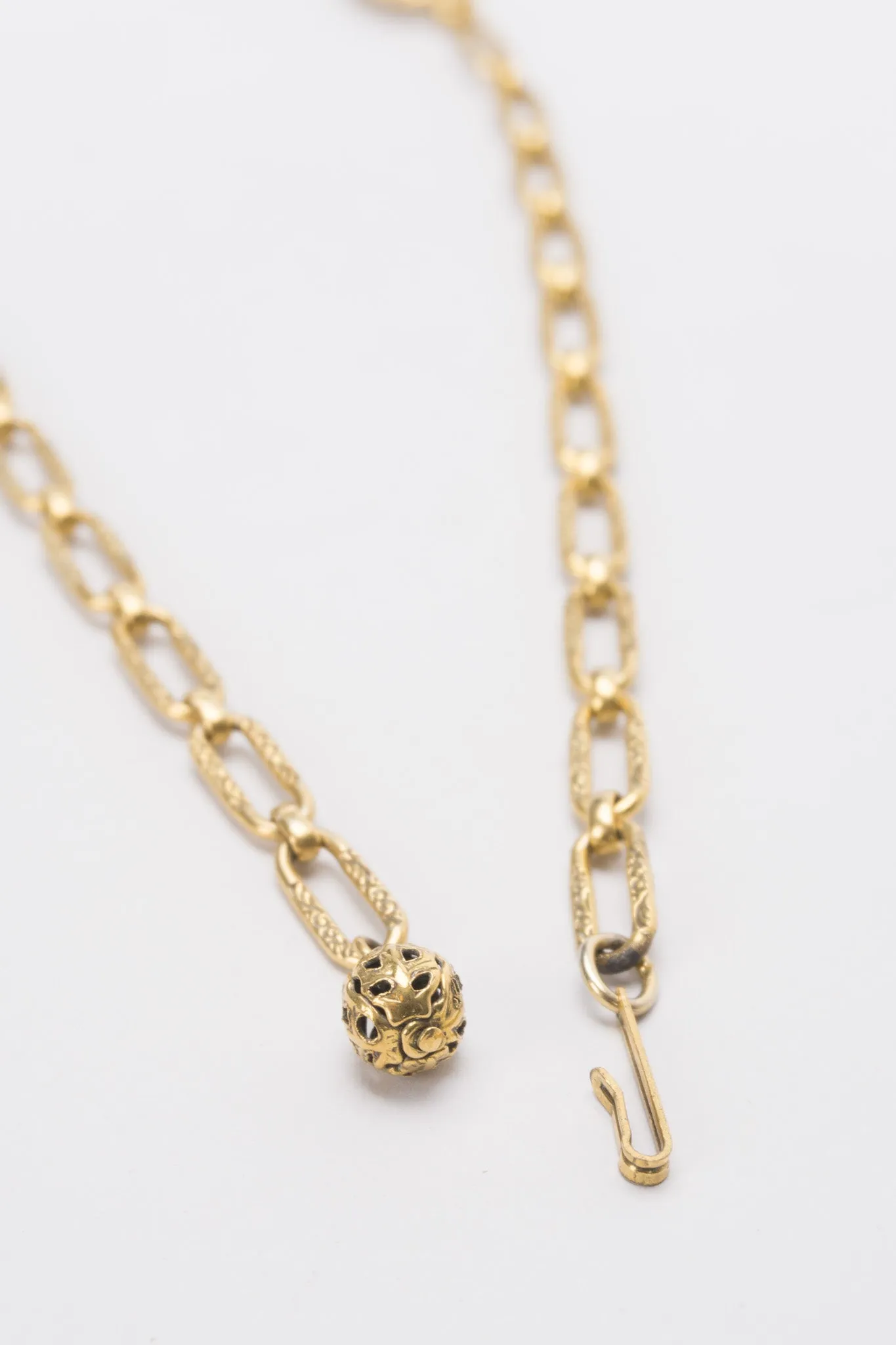 Eyelet Pendant Plate Necklace