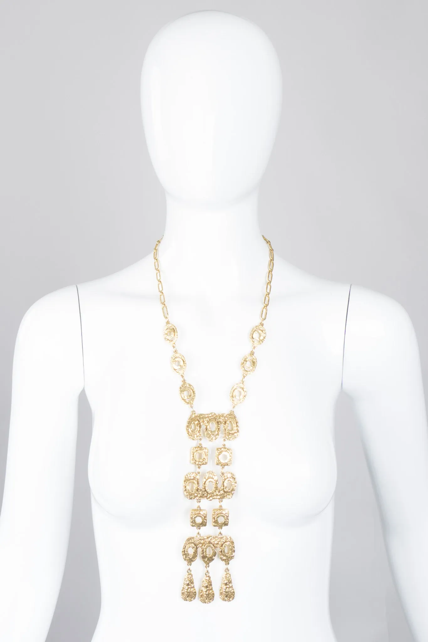 Eyelet Pendant Plate Necklace