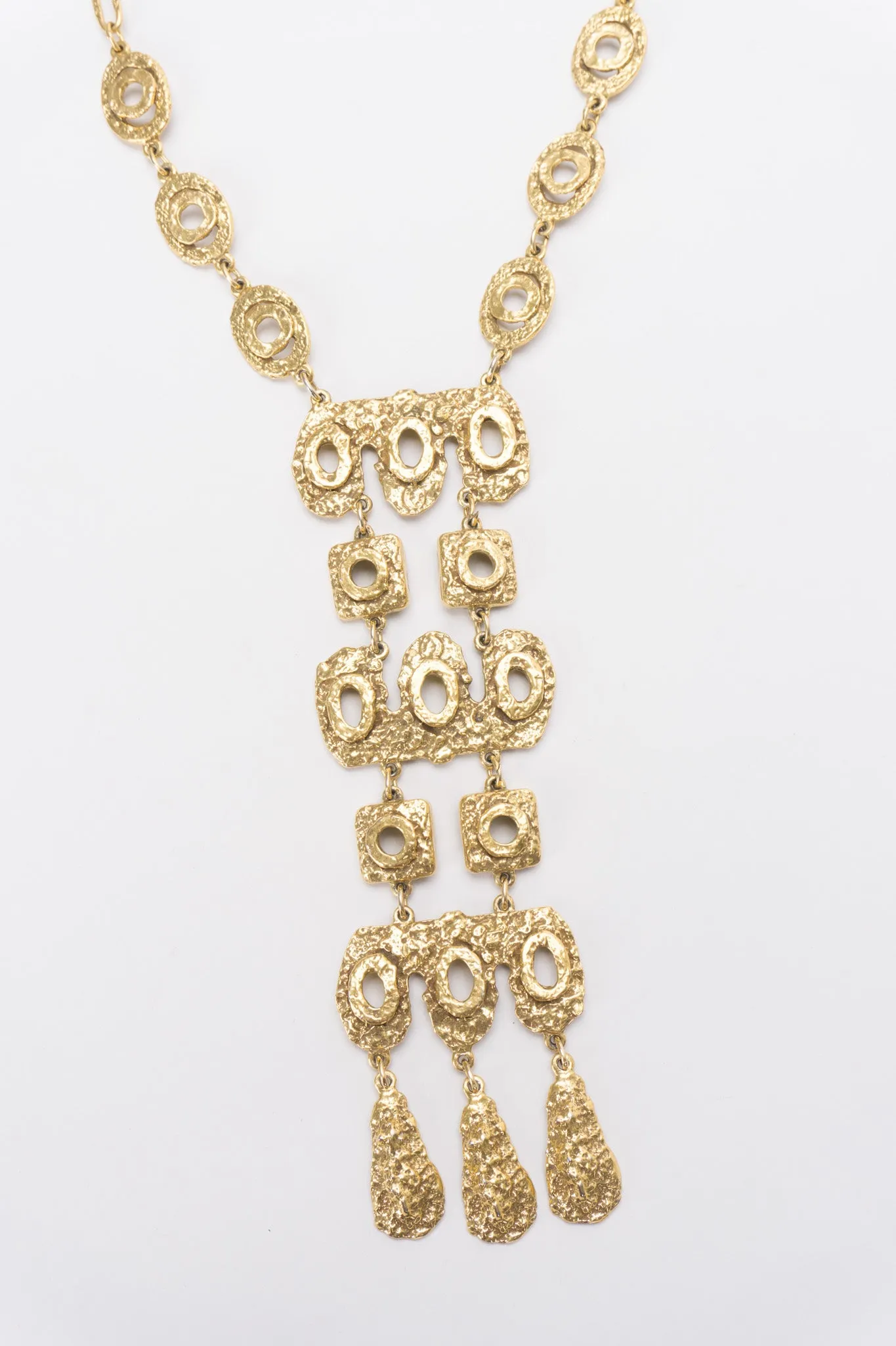 Eyelet Pendant Plate Necklace