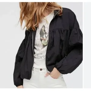 FREE PEOPLE Women’s Black Cropped Balloon Bomber Windbreaker Jacket Size Medium
