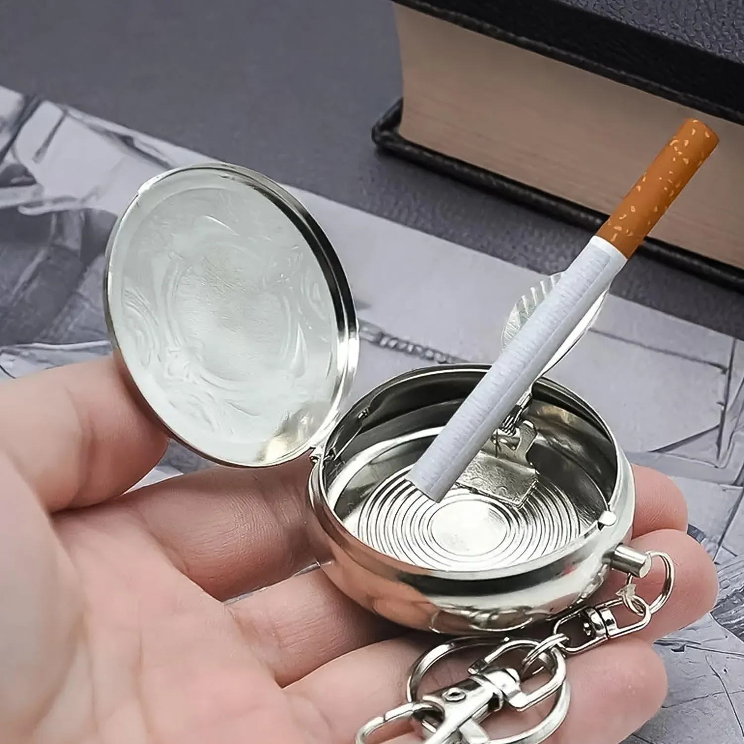 Garth Portable Pocket Cigarette Ashtray Keychain, Mini Round Ash Holder with Cigarette Snuffer Aluminium Alloy Ashtray with Key Ring for Outdoor Car