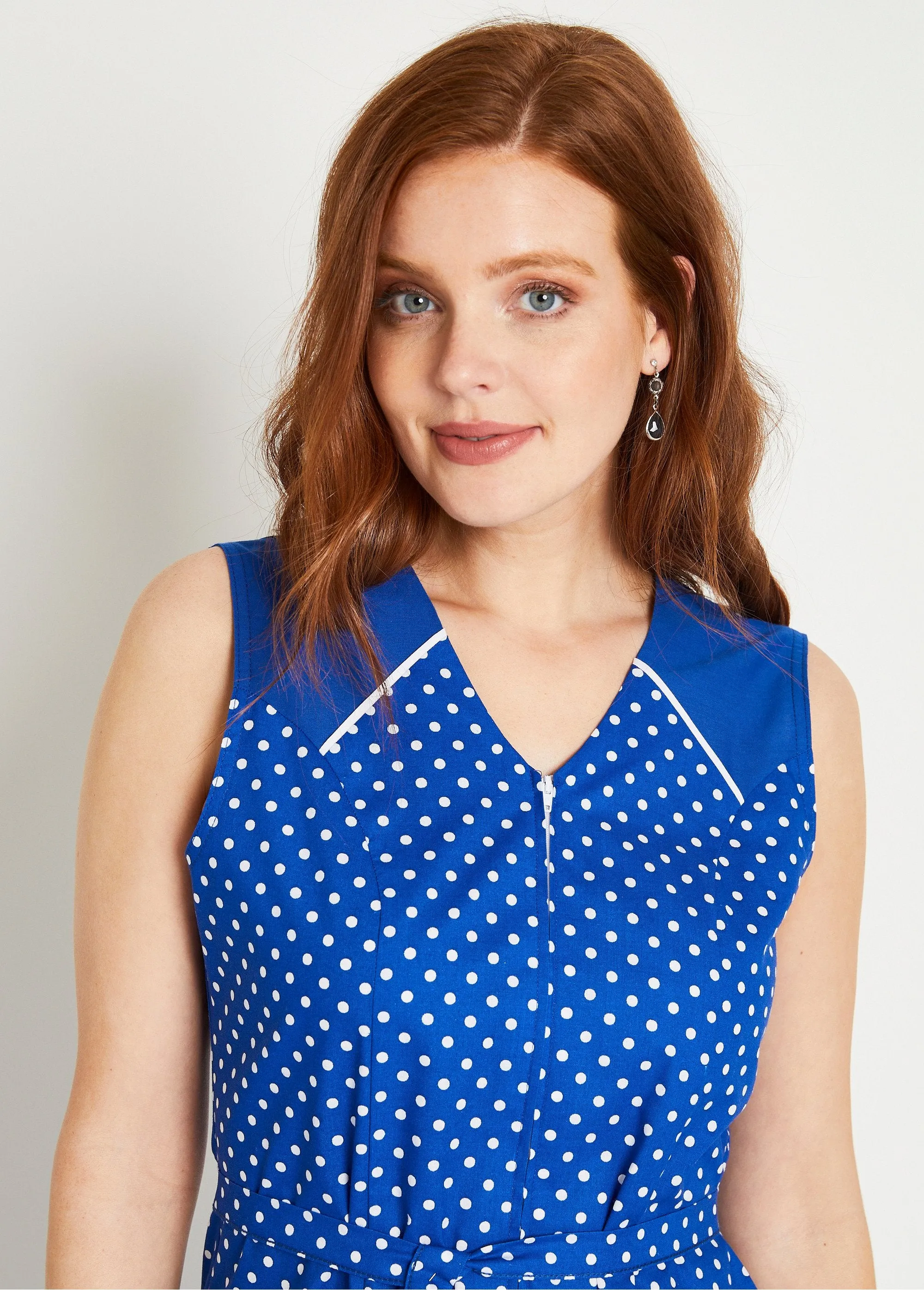 Gingham check sleeveless zipped apron