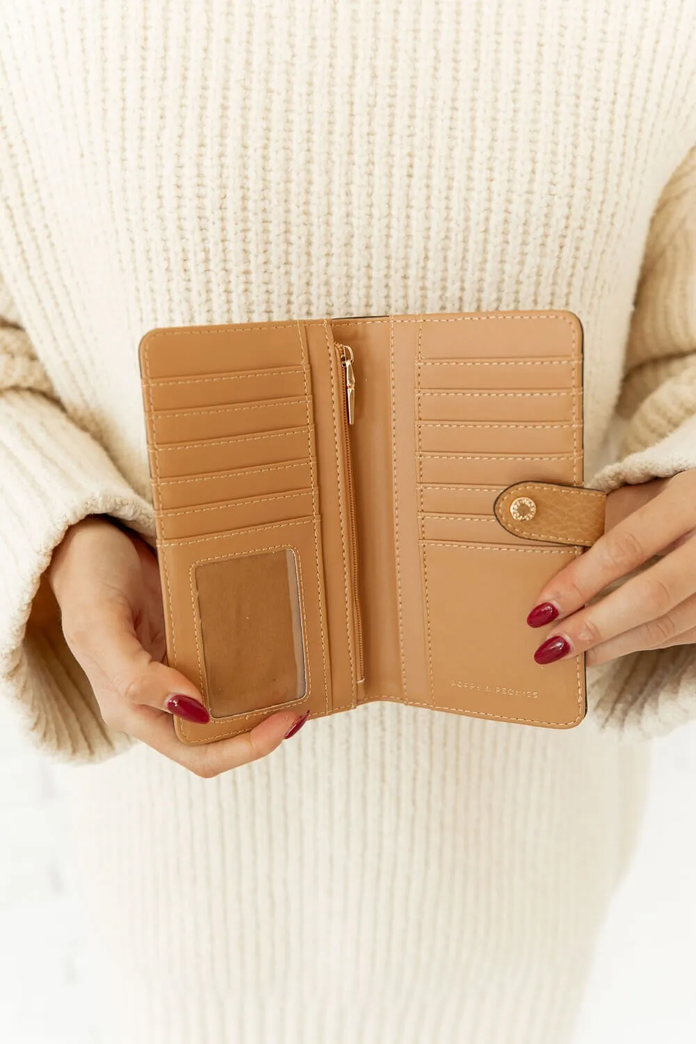 Go Anywhere Wallet Camel