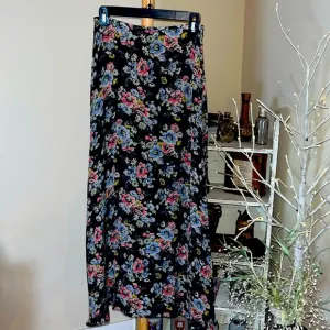 Lauren Ralph Lauren 100% Silk 4 Navy, floral,flowy/classic LRL skirt. Gorgeous!