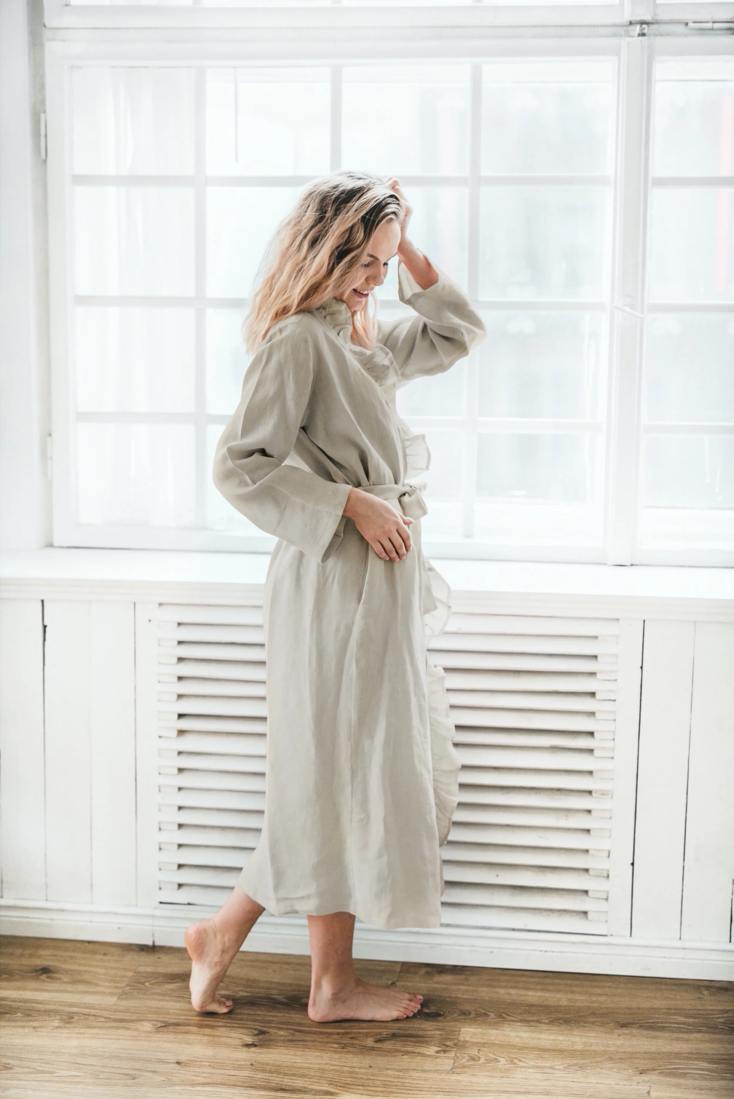 Linen ruffle bathrobe