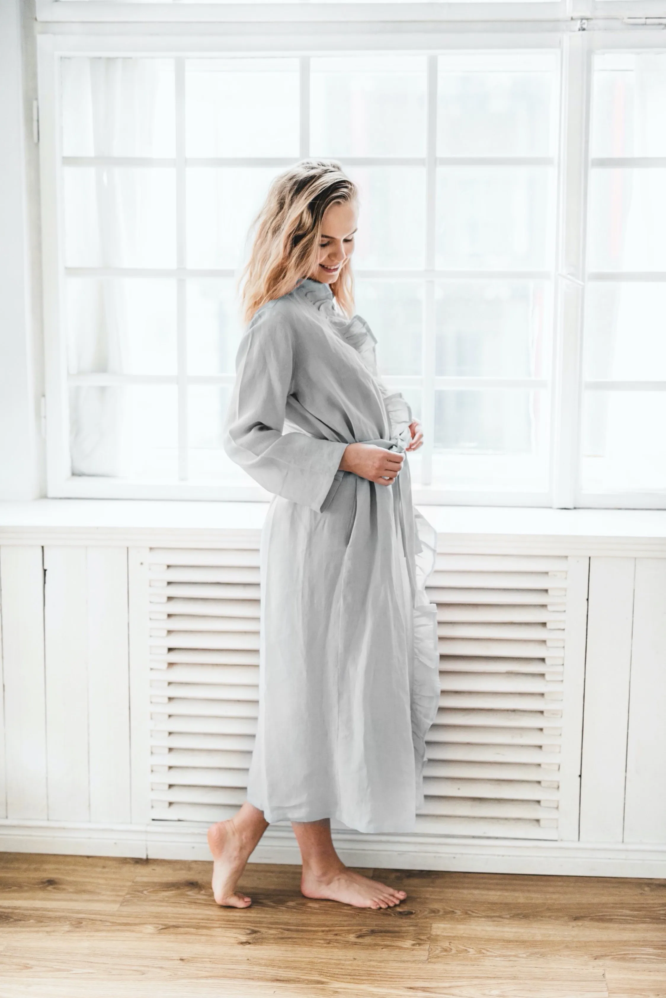 Linen ruffle bathrobe