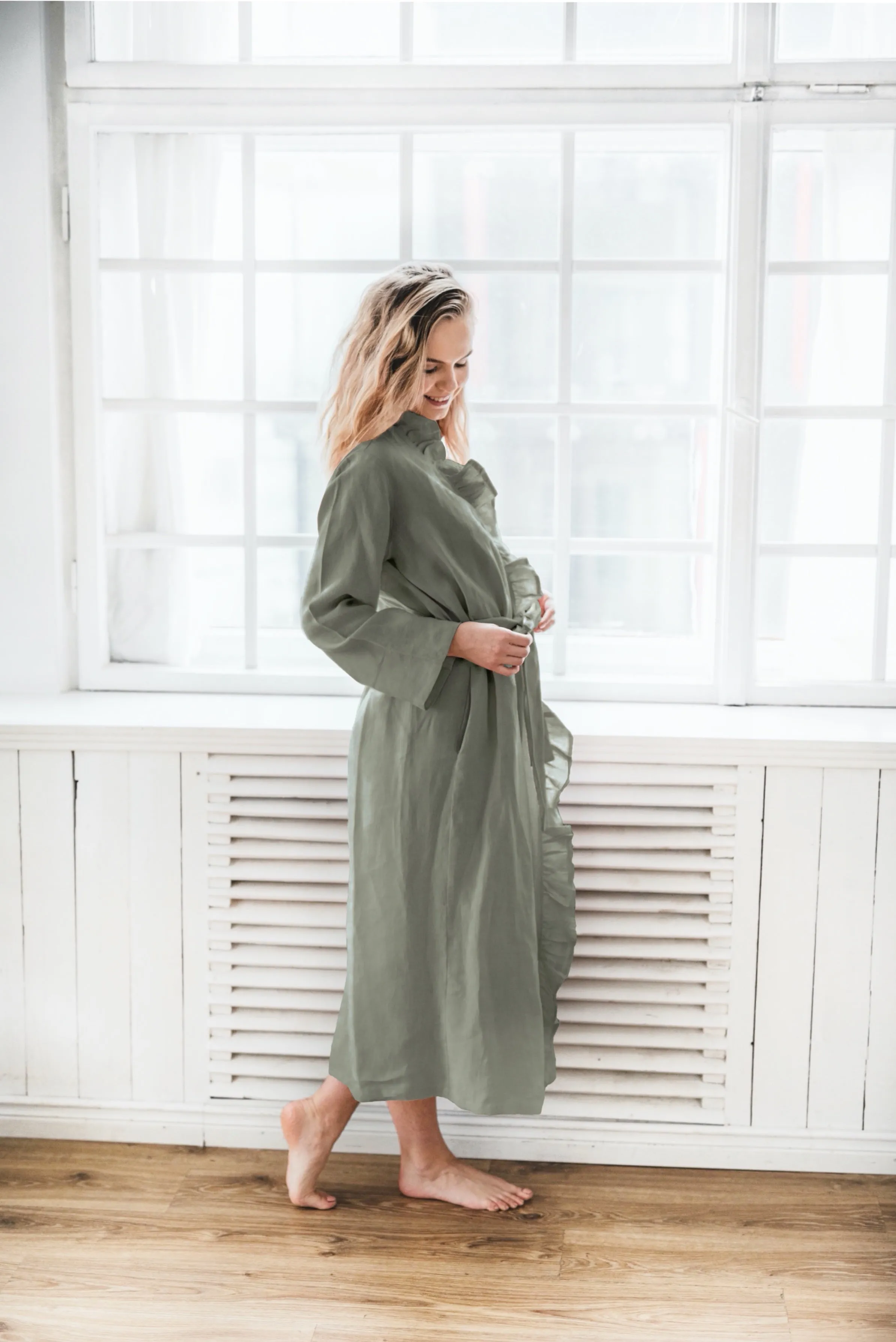 Linen ruffle bathrobe