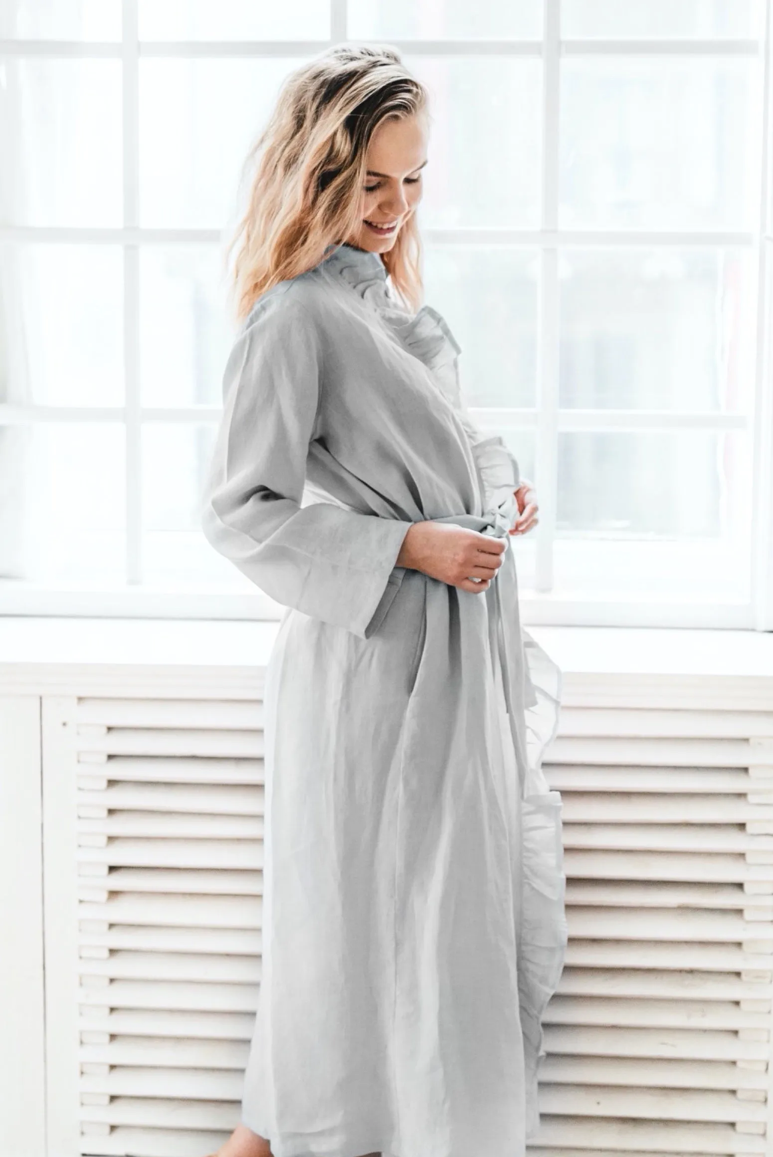 Linen ruffle bathrobe