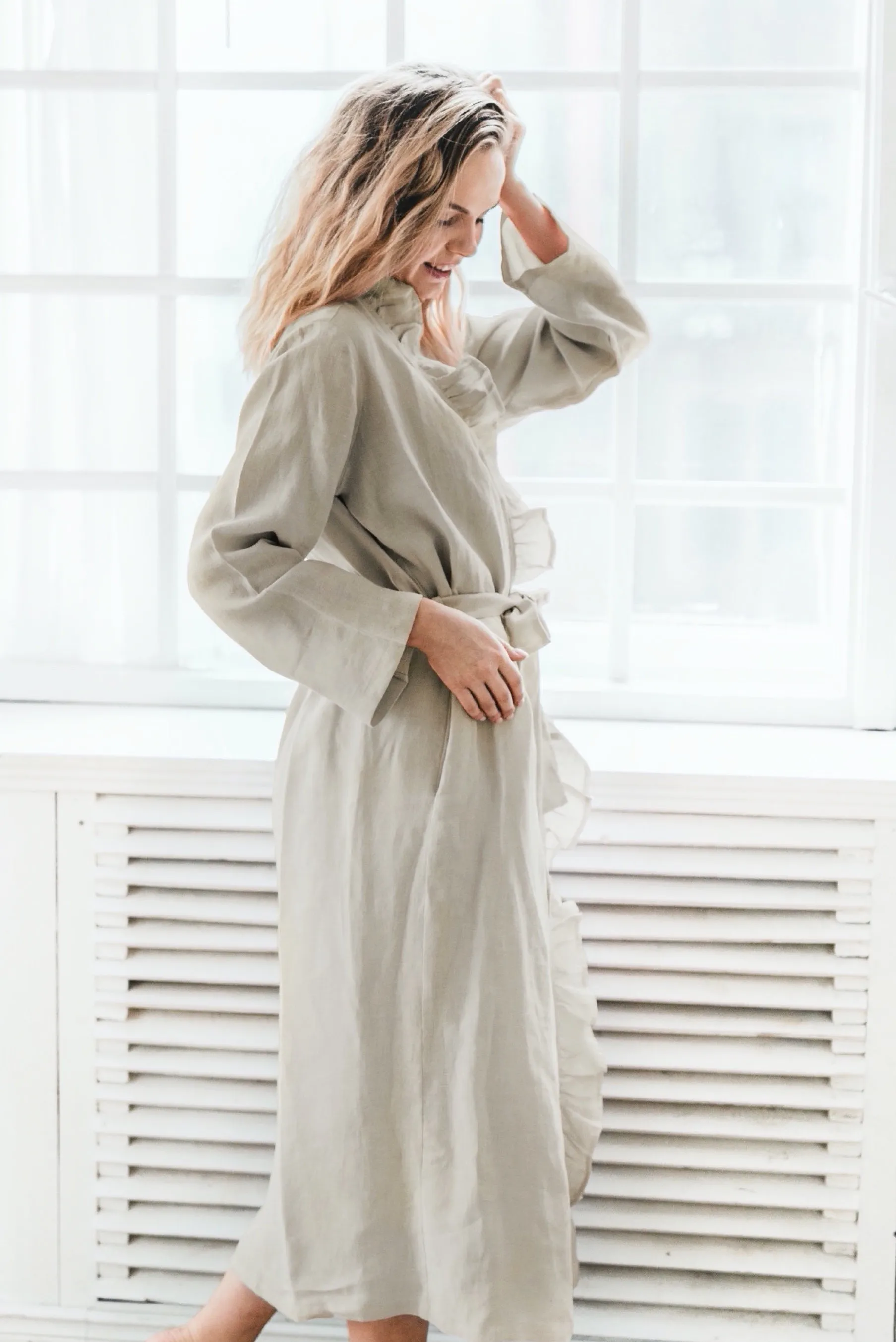 Linen ruffle bathrobe
