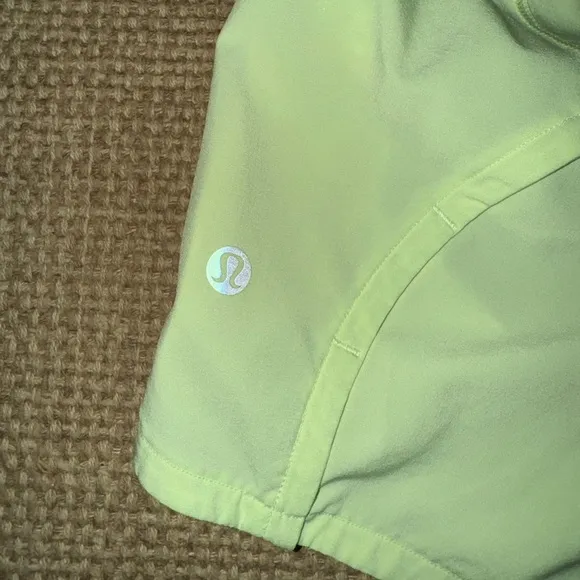 Lululemon Run Times Short II in Fluro‎ Citrus, Size 4