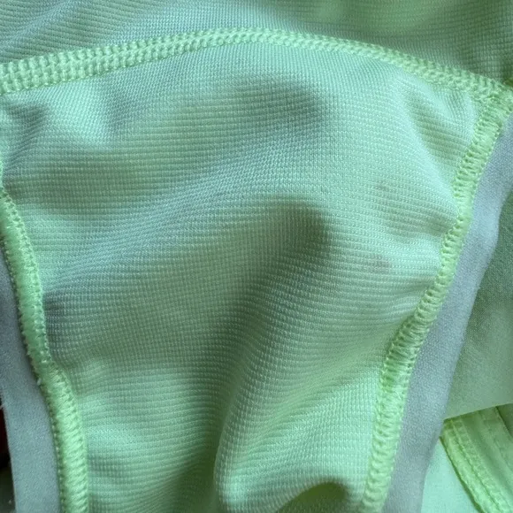 Lululemon Run Times Short II in Fluro‎ Citrus, Size 4