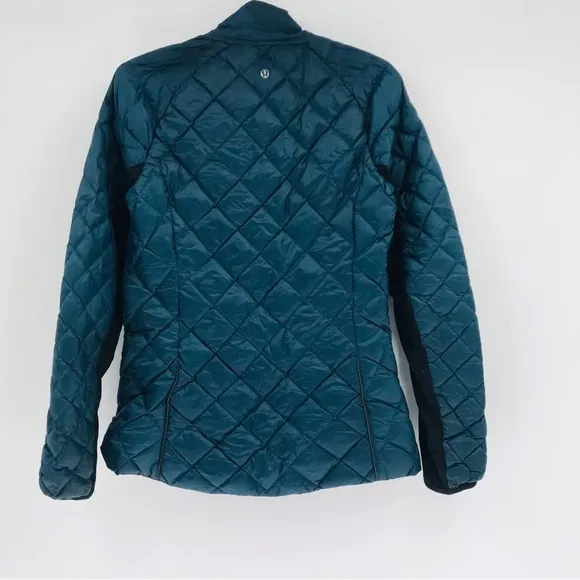 Lululemon Run Turn Around Reversible Jacket in Alberta Lake / Black Size XS