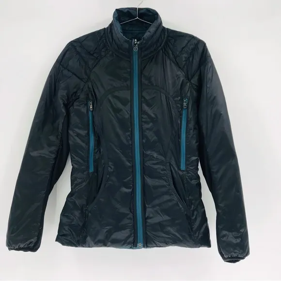 Lululemon Run Turn Around Reversible Jacket in Alberta Lake / Black Size XS