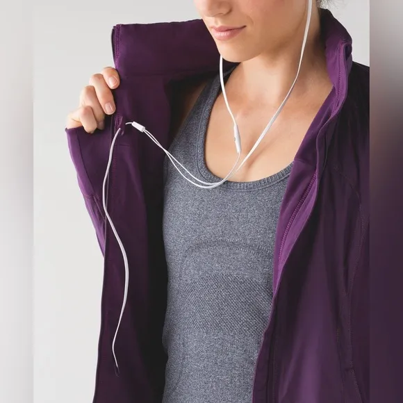 Lululemon‎ Rush Hour Jacket Darkest Magenta Size 6