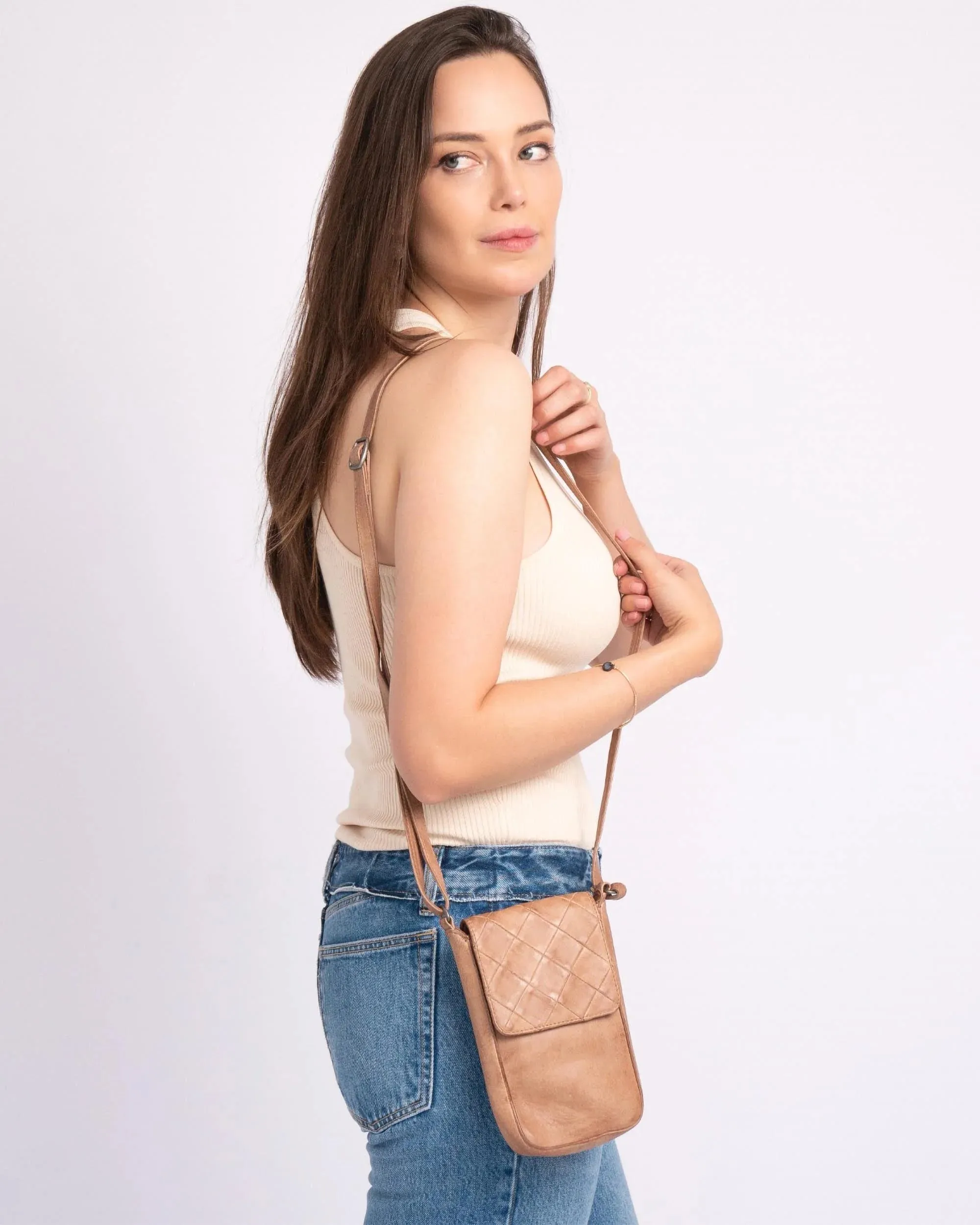 Muller | Diamond Patterned Leather Phone Bag