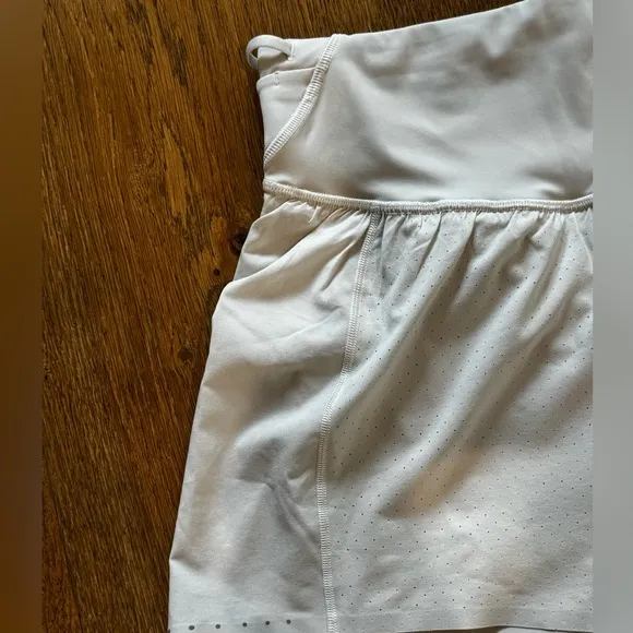 New Lululemon Nulux Road to Trail Lined off white High-Rise Short. Sz 8.
