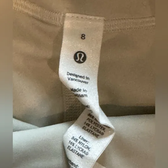 New Lululemon Nulux Road to Trail Lined off white High-Rise Short. Sz 8.