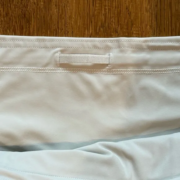 New Lululemon Nulux Road to Trail Lined off white High-Rise Short. Sz 8.