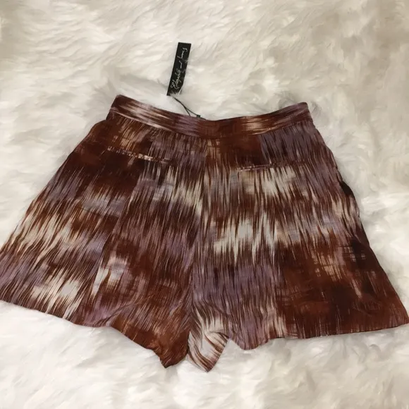 NWT Elizabeth and James Kayla Printed  Silk Short