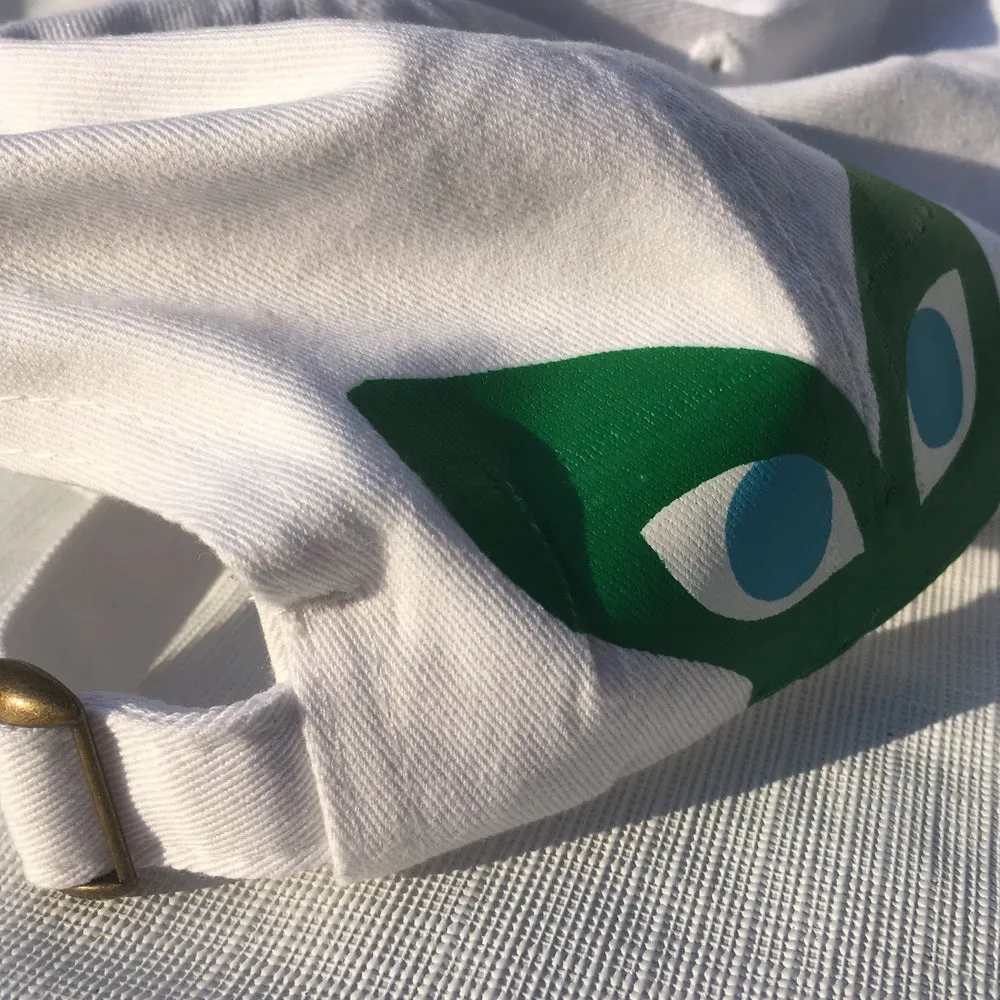 Peeking Aapi Hat White