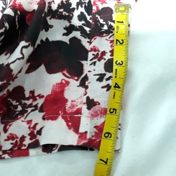 Peruvian Connection 100% Linen Short Floral Red and White Zippered Size 12