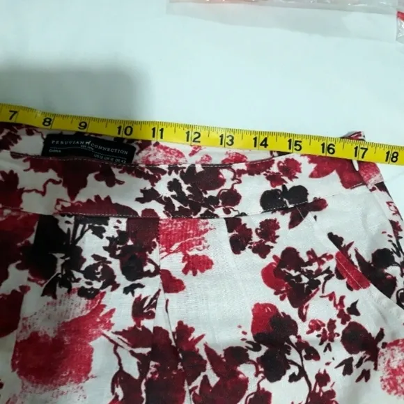 Peruvian Connection 100% Linen Short Floral Red and White Zippered Size 12