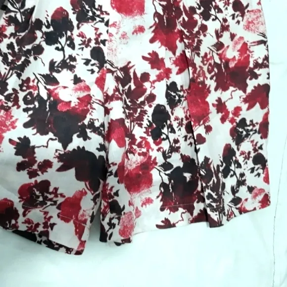 Peruvian Connection 100% Linen Short Floral Red and White Zippered Size 12