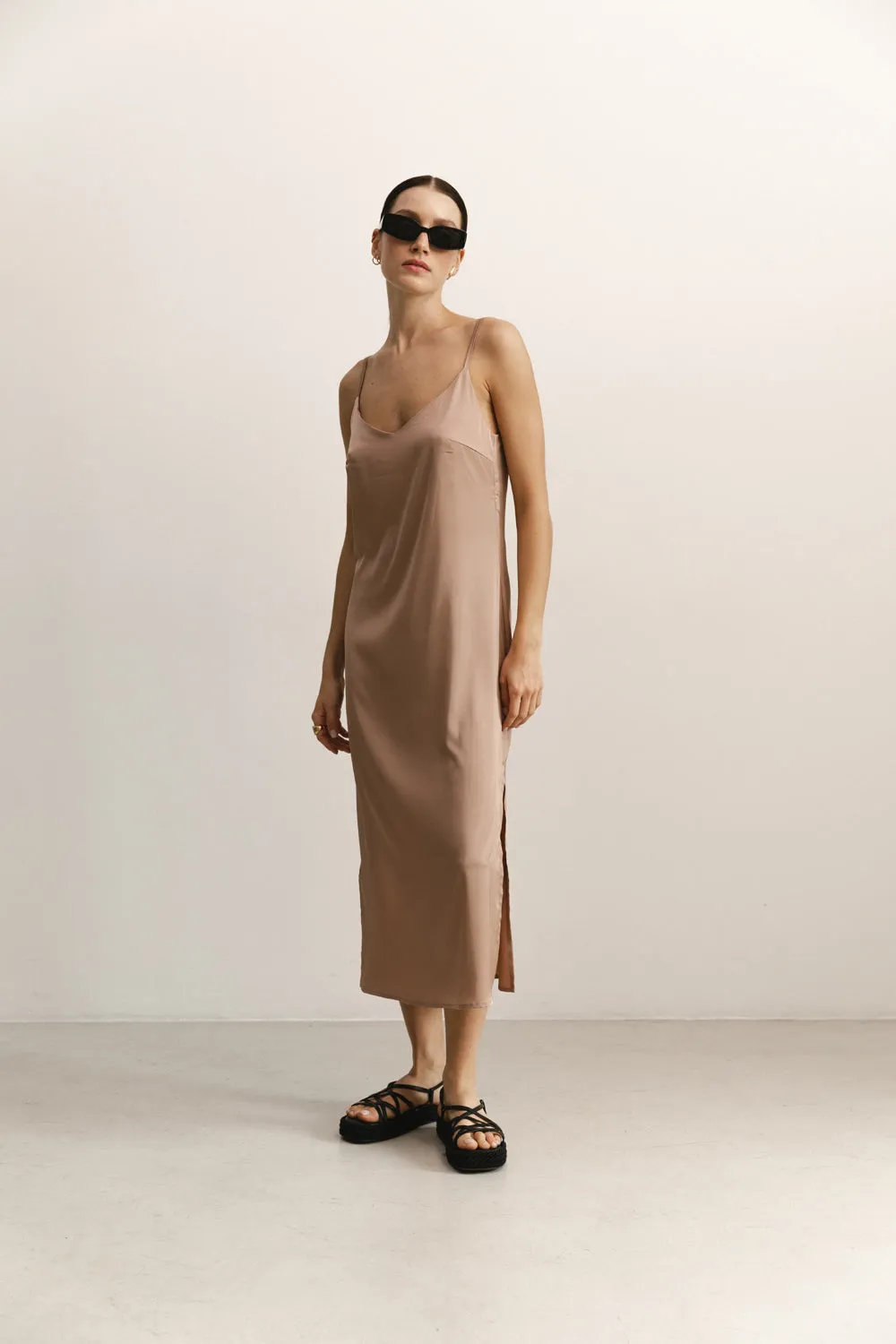 Silk midi dress in linen mocha style