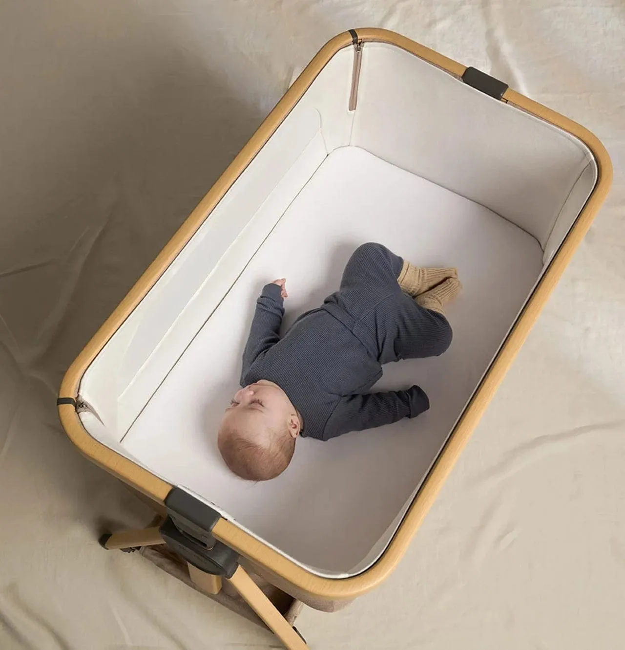 Silver Cross Lunar Bedside Crib - Oatmeal