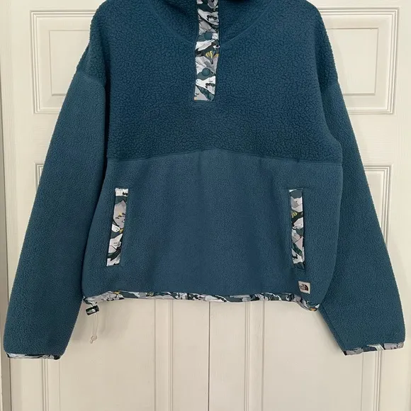 {The North Face} Liberty Cragmont Pullover Fleece in Teal - Women's Large