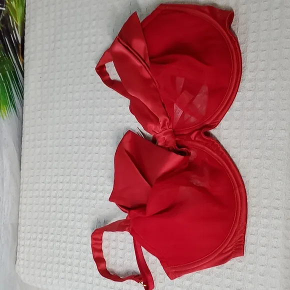 Victoria's Secret Bra. Size 38DD