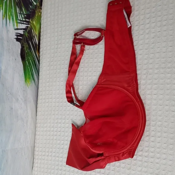 Victoria's Secret Bra. Size 38DD