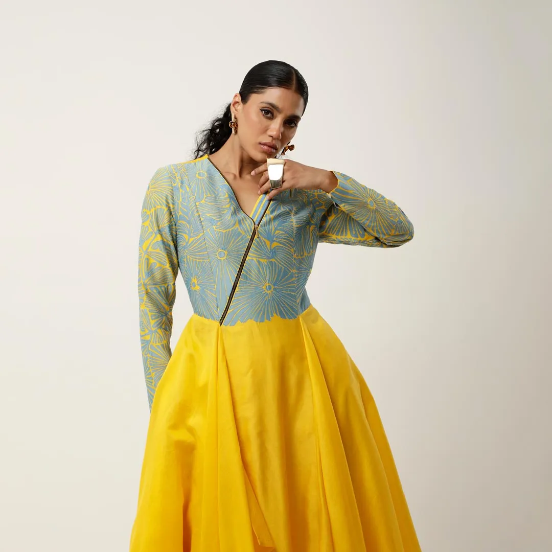 ZIPPERED V NECK CUTWORK ASSYMTRICAL KURTA WITH LINEN PANTS
