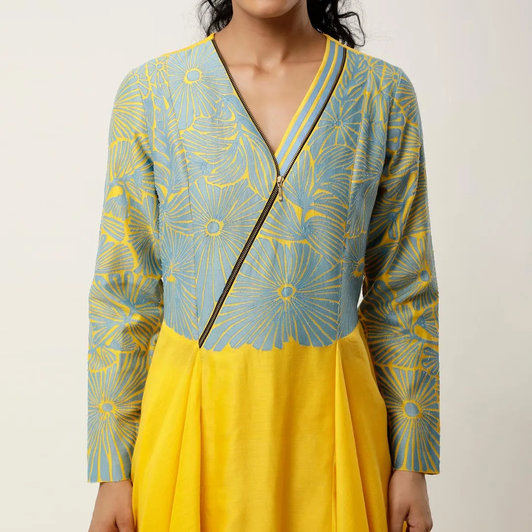 ZIPPERED V NECK CUTWORK ASSYMTRICAL KURTA WITH LINEN PANTS